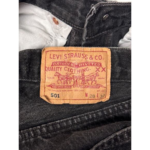 Vintage Levis Jeans 26 In Womens 501 High Rise Raw Hem Black Denim - Picture 6 of 8